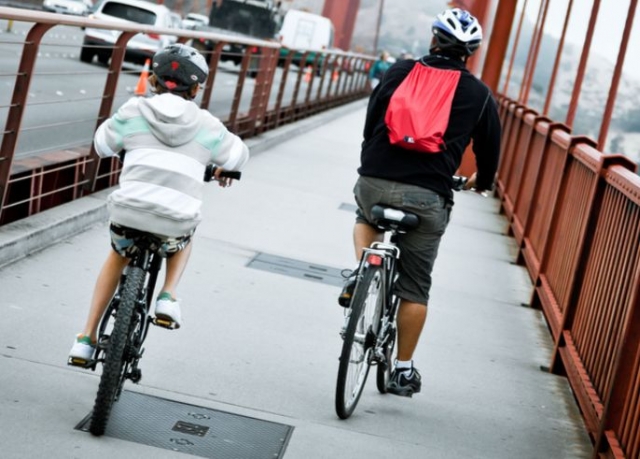  Radfahren mit der Familie 